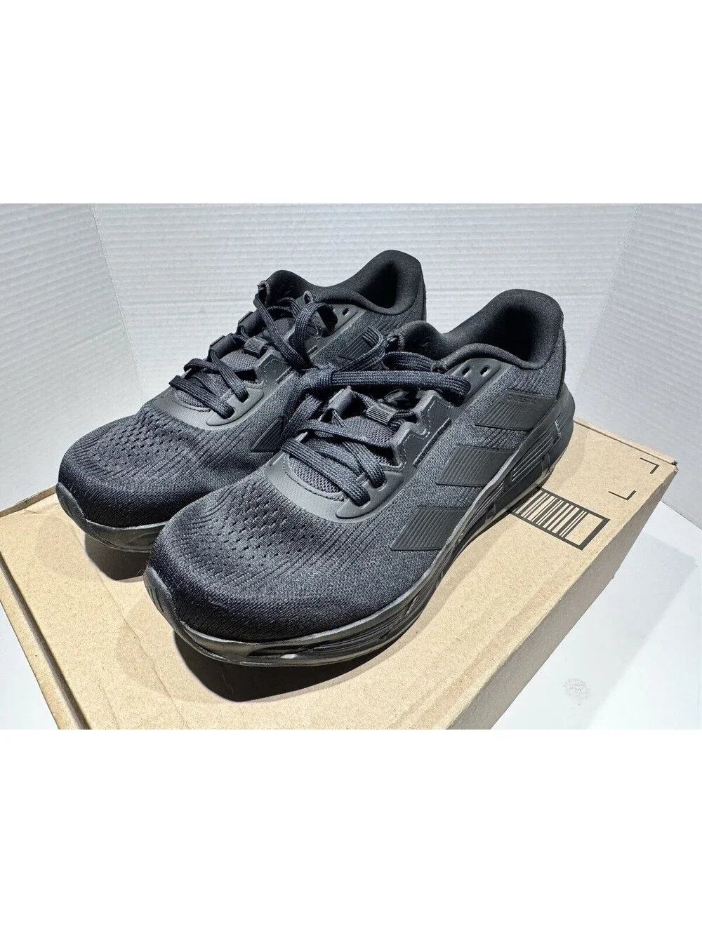 Adidas Questar 3 - Men’s Size 11.5 - Reg. Width - Black - Excellent Condition!